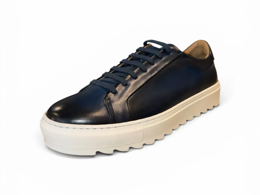 Low Sneakers Shark Sole