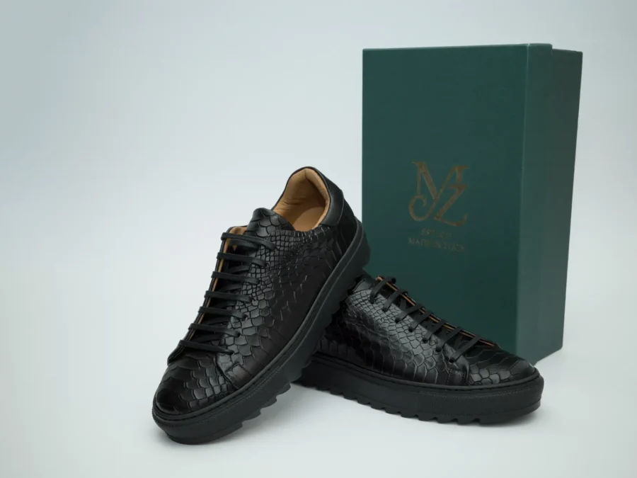 Low Sneakers Black Shark Sole