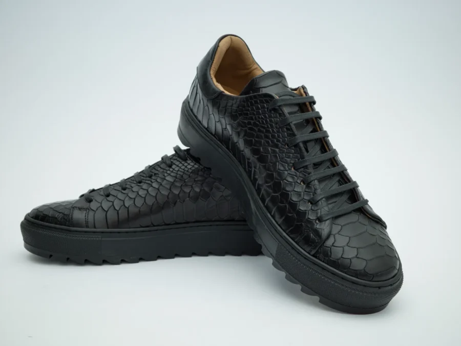 Low Sneakers Black Shark Sole
