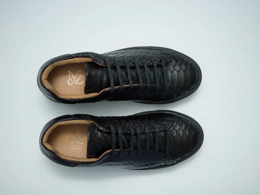 Low Sneakers Black Shark Sole