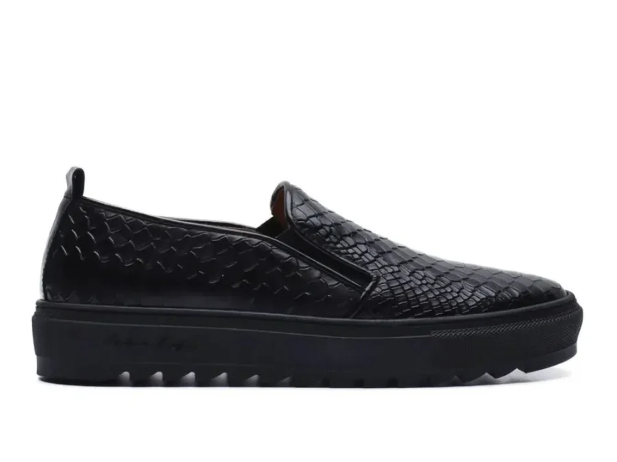 Made in Italy sneaker made of genuine hand-dyed leather in black with natural shades, embellished with an anaconda-print leather upper that reflects light with elegance, without sacrificing an urban feel.