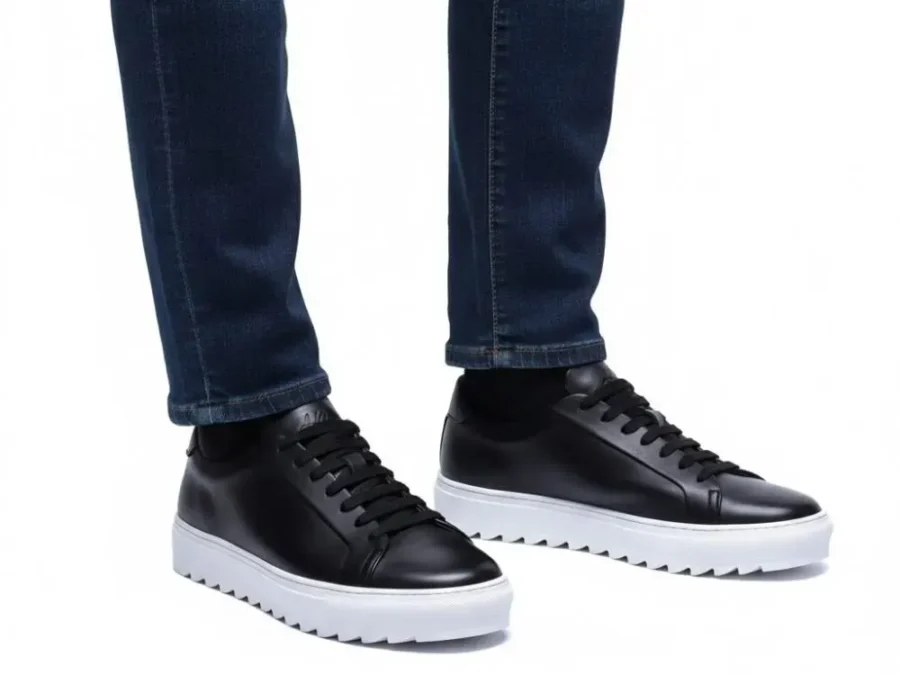 Low Sneakers Shark Sole