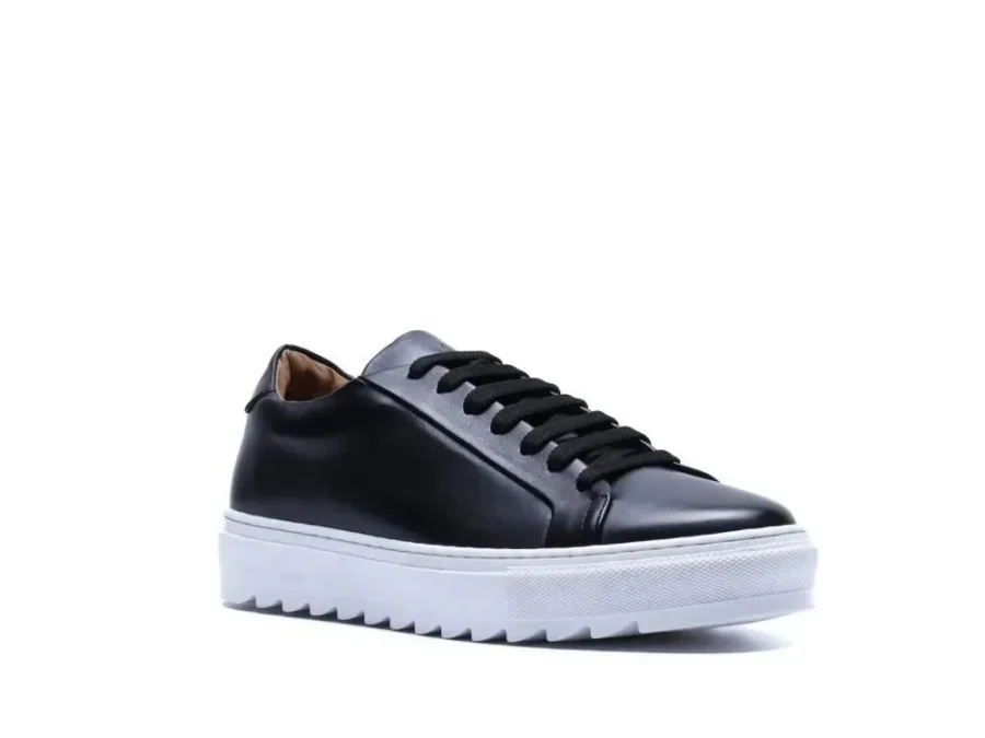 Low Sneakers Shark Sole