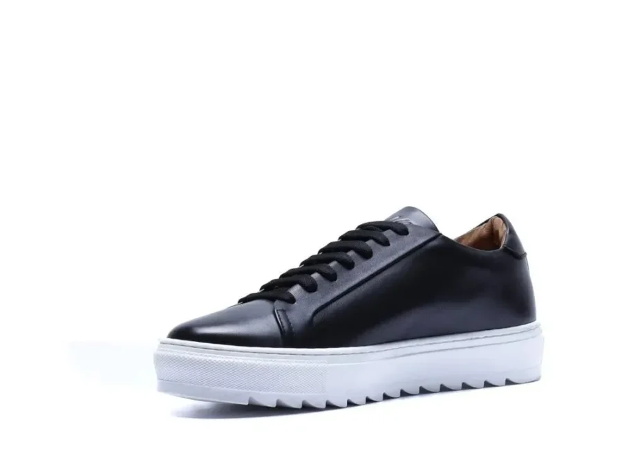 Low Sneakers Shark Sole