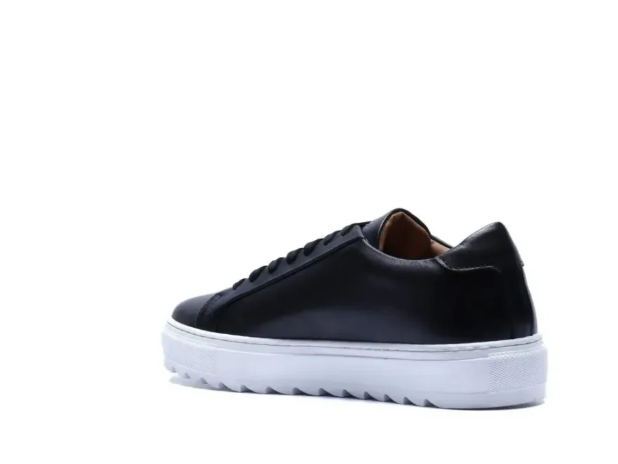 Low Sneakers Shark Sole