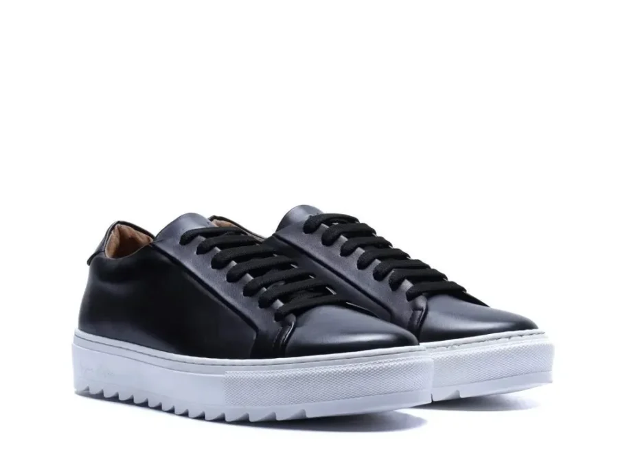 Low Sneakers Shark Sole