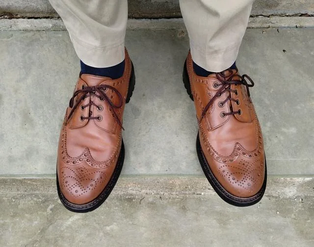 Compare full grain leather shoes vs synthetic. Discover why real leather offers better comfort, durability, breathability, and long-term value.